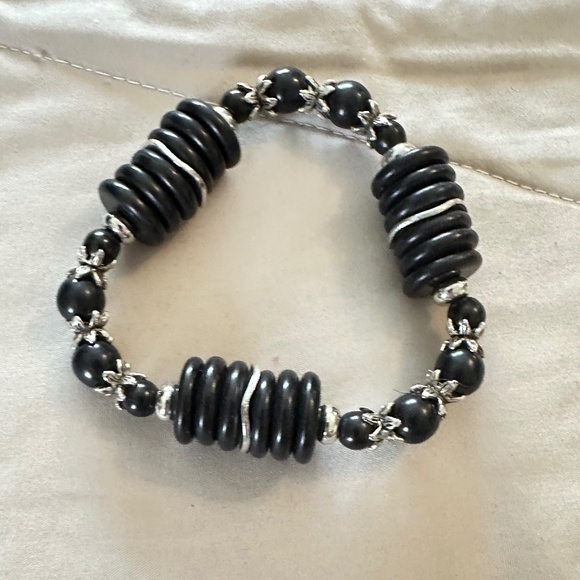 Black Onyx and silver tone stretchy bracelet. Rounds and discs - Picture 1 of 11